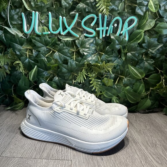 Athletic_Shoes